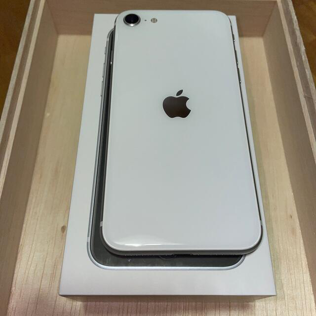 【★大感謝セール】 SE iPhone (第2世代) 極美品 SIMフリー 64GB ホワイト スマートフォン本体