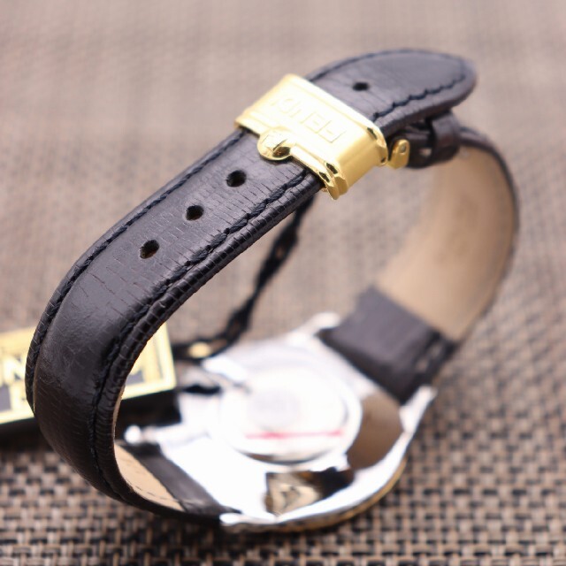 FENDI(フェンディ)の付属品付き【未使用】FENDI 2000G/動作良好 超美品 人気モデル メンズの時計(腕時計(アナログ))の商品写真