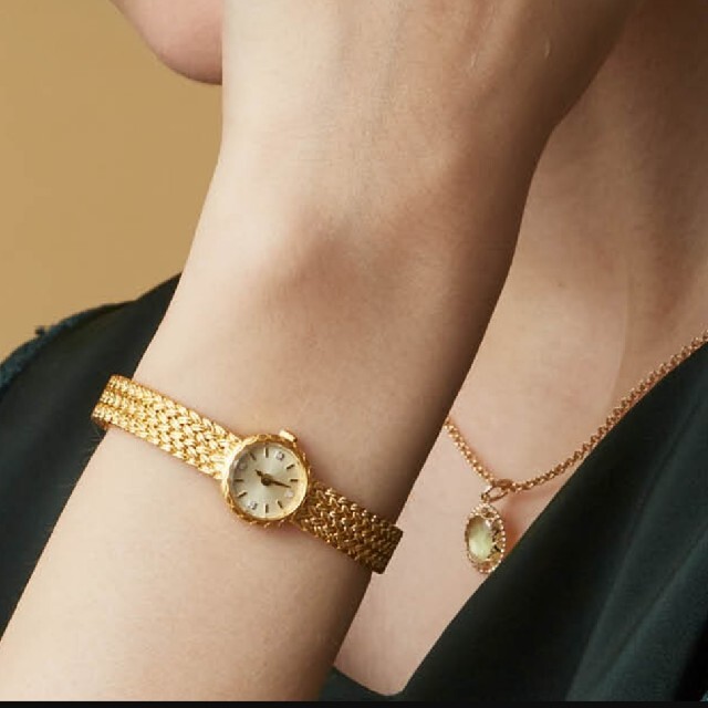 agete(アガット)のアガットagete4Pダイヤモンドラウンドフェイスカクテルジュエリーウォッチ レディースのファッション小物(腕時計)の商品写真