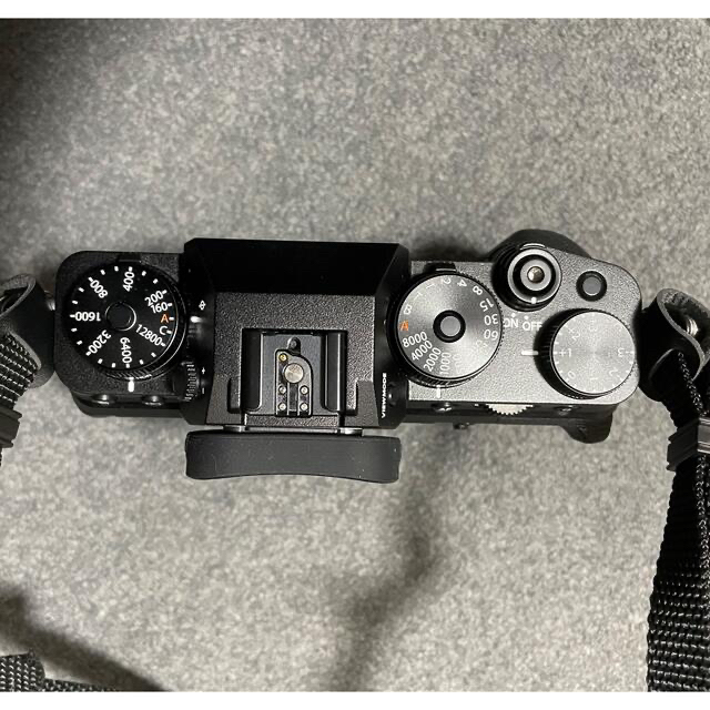 富士フイルム(フジフイルム)のFUJIFILM X-T4 美品　シャッター数200未満 スマホ/家電/カメラのカメラ(ミラーレス一眼)の商品写真