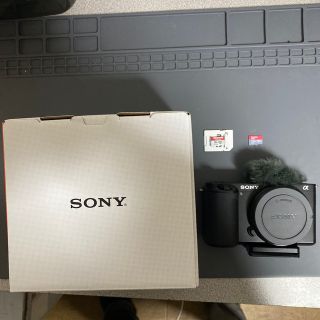 ソニー(SONY)のSONY ZV-E10(B)128gb U3 SDカード SIGMA185028(ミラーレス一眼)