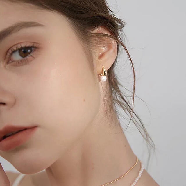 DEUXIEME CLASSE(ドゥーズィエムクラス)のdainty pearl hoop pierce 18k coating レディースのアクセサリー(ピアス)の商品写真