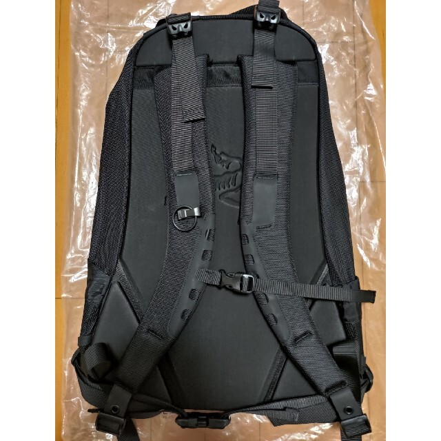 ARC'TERYX(アークテリクス)の【新品】アロー 22 アークテリクス ブラック レッドテトラ arro22 メンズのバッグ(バッグパック/リュック)の商品写真