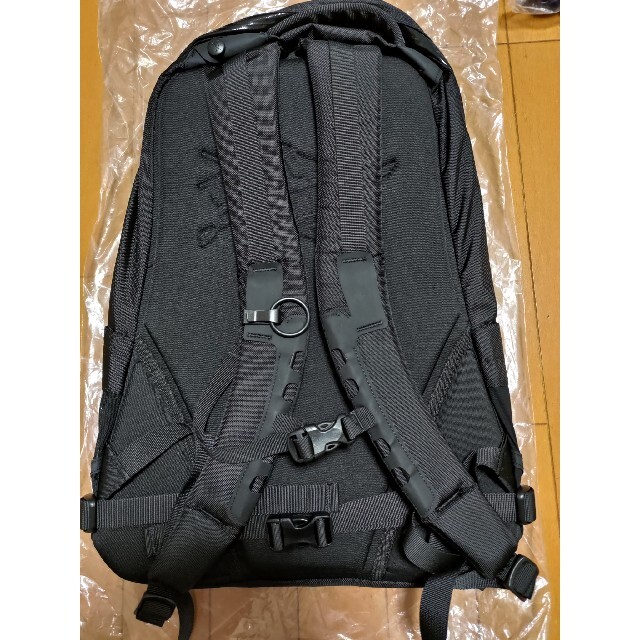 ARC'TERYX(アークテリクス)の【新品】Arro16 アロー16 Black ブラック アークテリクス おすすめ メンズのバッグ(バッグパック/リュック)の商品写真