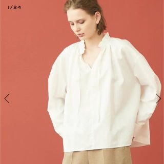 ボールジィ(Ballsey)の美品✴︎ Ballsey ネックフリルブラウス ホワイト 大人女子 重ね着(シャツ/ブラウス(長袖/七分))