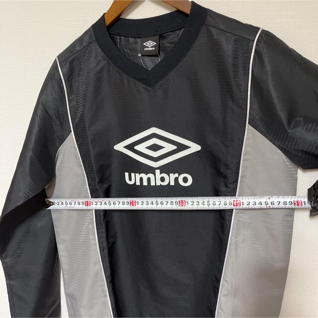 UMBRO(アンブロ)の【お値下げ⭐︎新品未使用】umbro アンブロ ピステ⭐︎メンズM スポーツ/アウトドアのサッカー/フットサル(ウェア)の商品写真