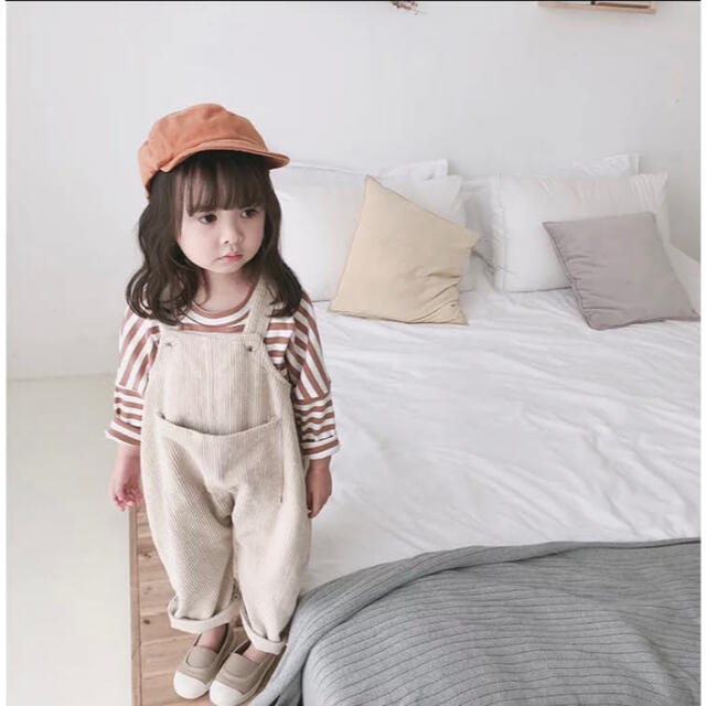 韓国子供服 コーデュロイサロペット オーバーオール キッズ/ベビー/マタニティのキッズ服女の子用(90cm~)(パンツ/スパッツ)の商品写真