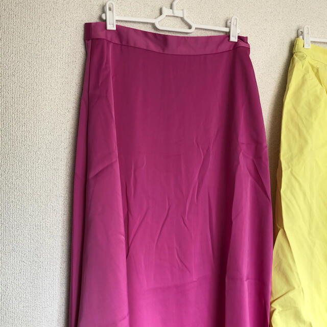 GU(ジーユー)のGU  ミディスカート　ピンク　イエロー　2枚　XL レディースのスカート(ロングスカート)の商品写真