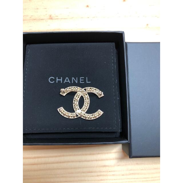 CHANEL(シャネル)のCHANELブローチ レディースのアクセサリー(ブローチ/コサージュ)の商品写真