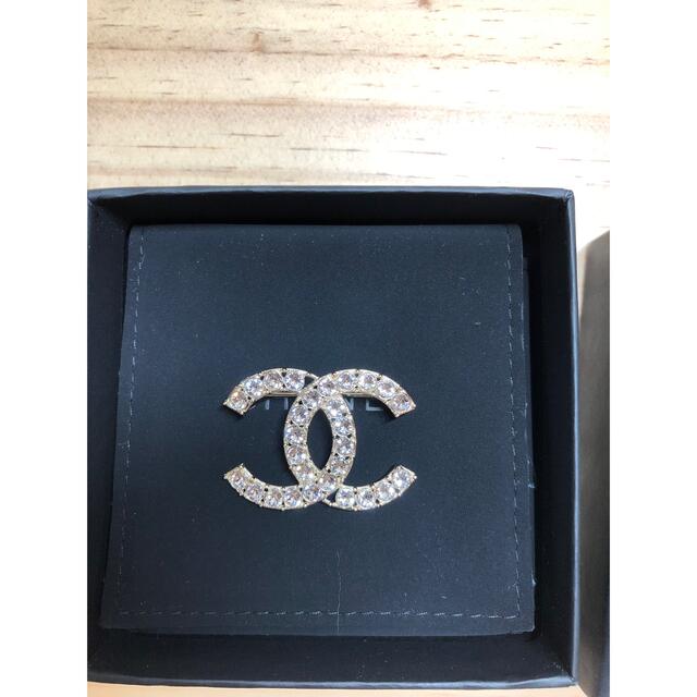 CHANEL(シャネル)のCHANELブローチ レディースのアクセサリー(ブローチ/コサージュ)の商品写真