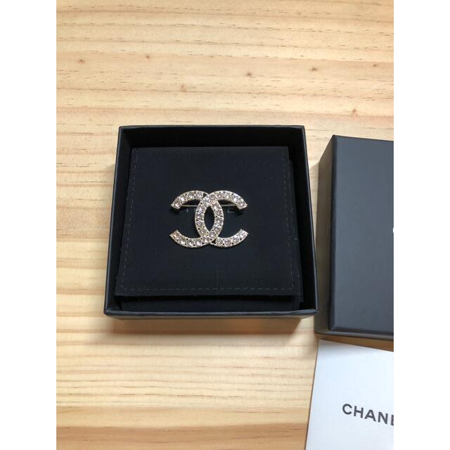 CHANEL(シャネル)のCHANELブローチ レディースのアクセサリー(ブローチ/コサージュ)の商品写真