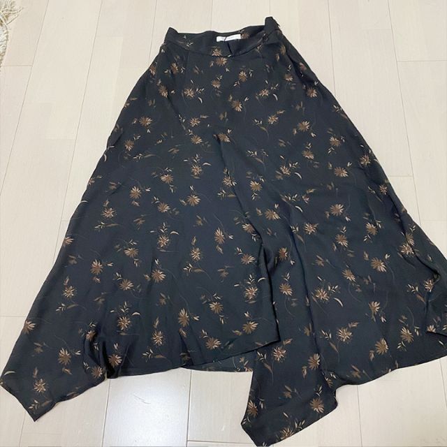 moussy(マウジー)の新品 格安 マウジー FLOWER ASYMMETRY SKIRT レディースのスカート(ロングスカート)の商品写真