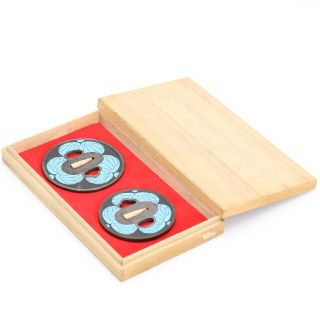 中古】 3ページ目 - 武具の通販 300点以上(エンタメ/ホビー) | お得 ... 銅製七宝三つ葉葵文鐔 刀装具 一對 桐箱付 V107