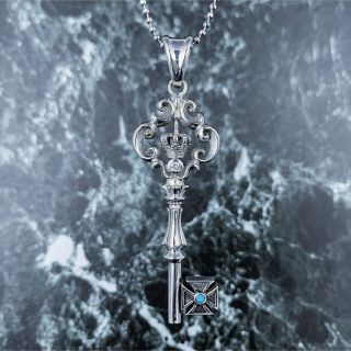 ジャスティンデイビス(Justin Davis)の美品!ジャスティンデイビス SPJ182 CREATION KEY ペンダント(ネックレス)