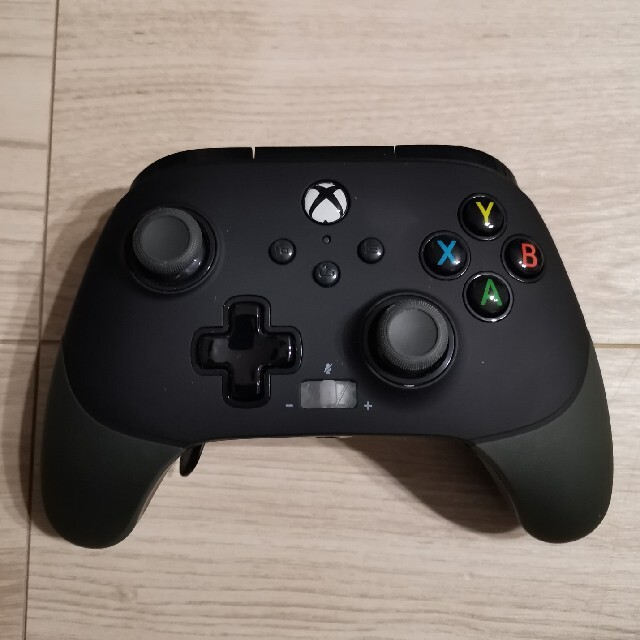 Xbox(エックスボックス)のxboxコントローラー　Power A Fusion Pro 2 エンタメ/ホビーのゲームソフト/ゲーム機本体(家庭用ゲーム機本体)の商品写真