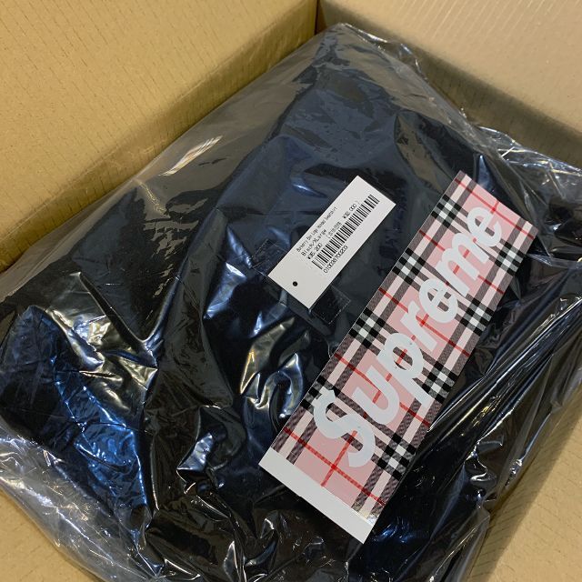 Supreme(シュプリーム)のSupreme Burberry Box Logo XL ステッカー付 メンズのトップス(スウェット)の商品写真