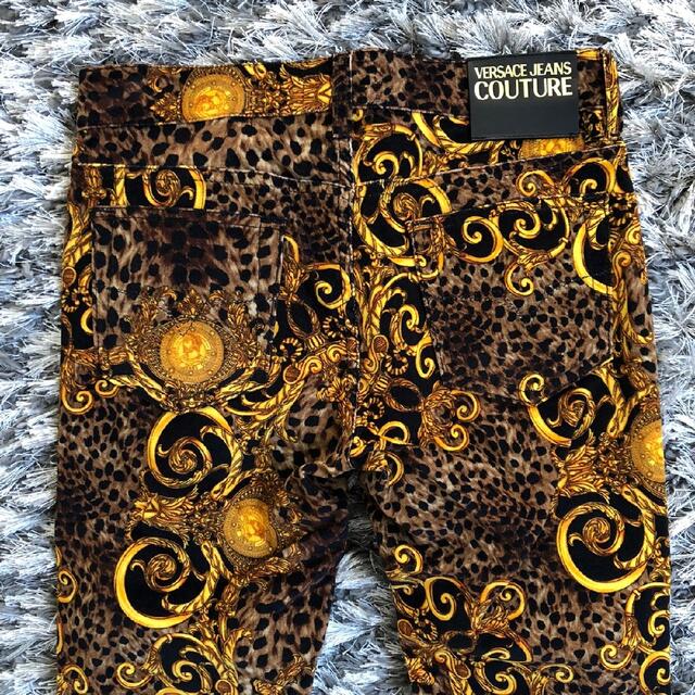 VERSACE(ヴェルサーチ)の値下 ヴェルサーチ デニム ヴェルサーチェ　ヴァレンティノ　サンローラン レディースのパンツ(スキニーパンツ)の商品写真