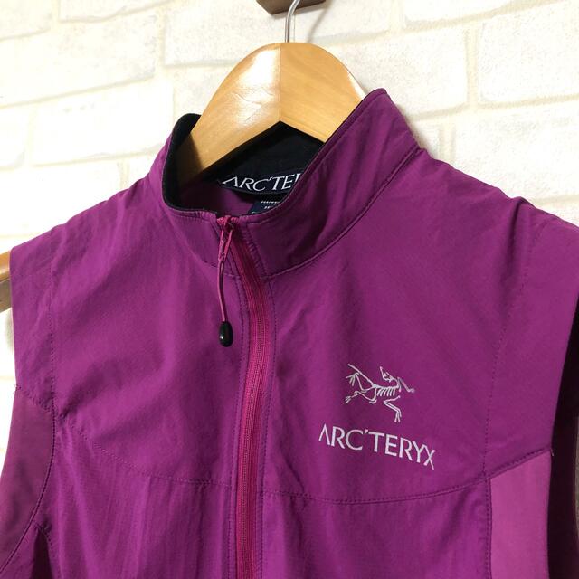 ARC'TERYX(アークテリクス)の【希少】ARC'TERYX （アークテリクス） レディース  ナイロンベスト S レディースのトップス(ベスト/ジレ)の商品写真