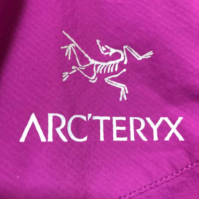 ARC'TERYX(アークテリクス)の【希少】ARC'TERYX （アークテリクス） レディース  ナイロンベスト S レディースのトップス(ベスト/ジレ)の商品写真