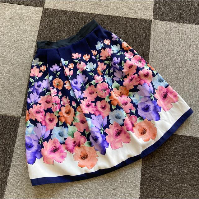 週末限定価格　トッコ　花柄スカート　フラワープリントスカート