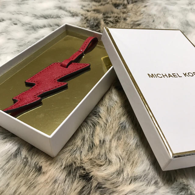 Michael Kors(マイケルコース)の【LA購入】新品未使用 本レザー マイケルコース バッグチャーム 正規品 レディースのファッション小物(キーホルダー)の商品写真