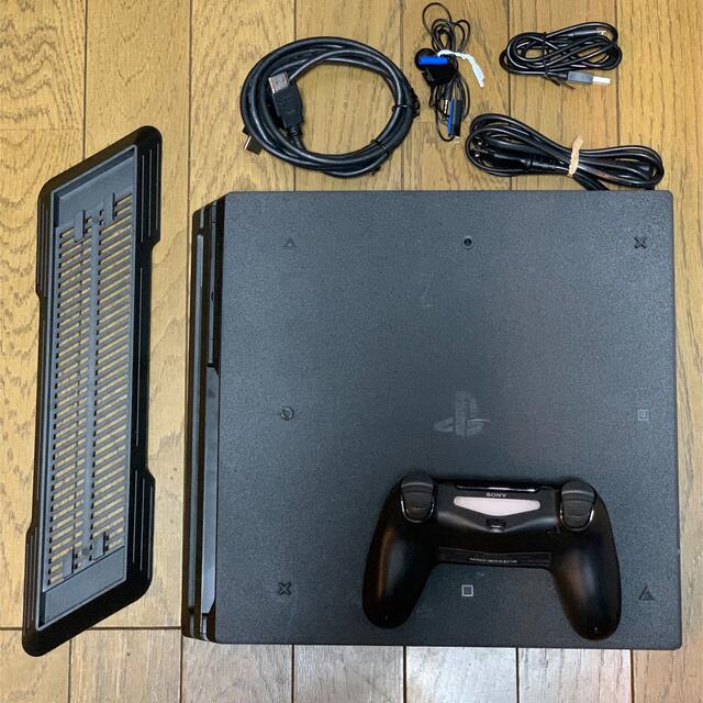 PlayStation4(プレイステーション4)のPlaystation 4 Pro CUH-7200B プレイステーションプロ  エンタメ/ホビーのゲームソフト/ゲーム機本体(家庭用ゲーム機本体)の商品写真