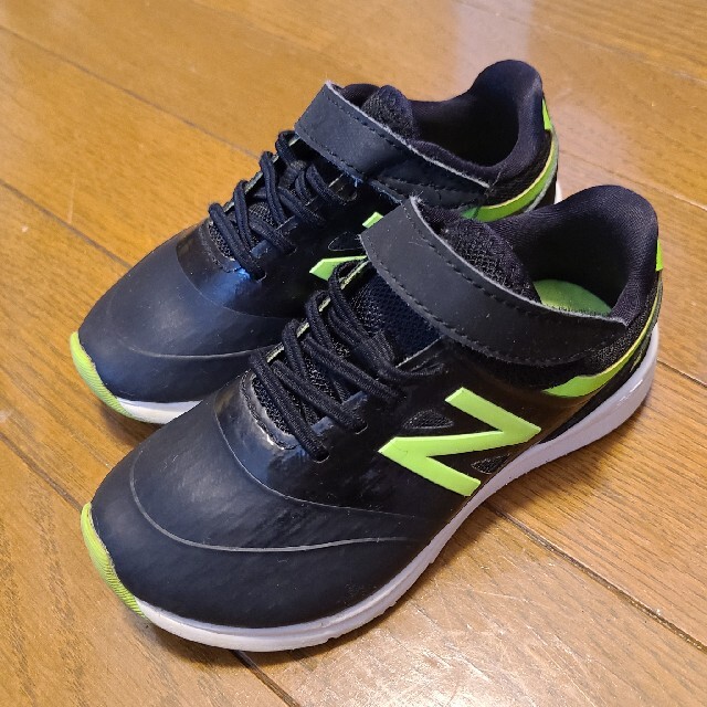 New Balance(ニューバランス)の★17㌢/new balanceとPUMAスニーカーセット★ キッズ/ベビー/マタニティのキッズ靴/シューズ(15cm~)(スニーカー)の商品写真