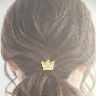 真鍮ポニーフック　ヘアゴム　鎚目　王冠　ハンドメイド　お出かけご褒美　ティアラ(ヘアアクセサリー)