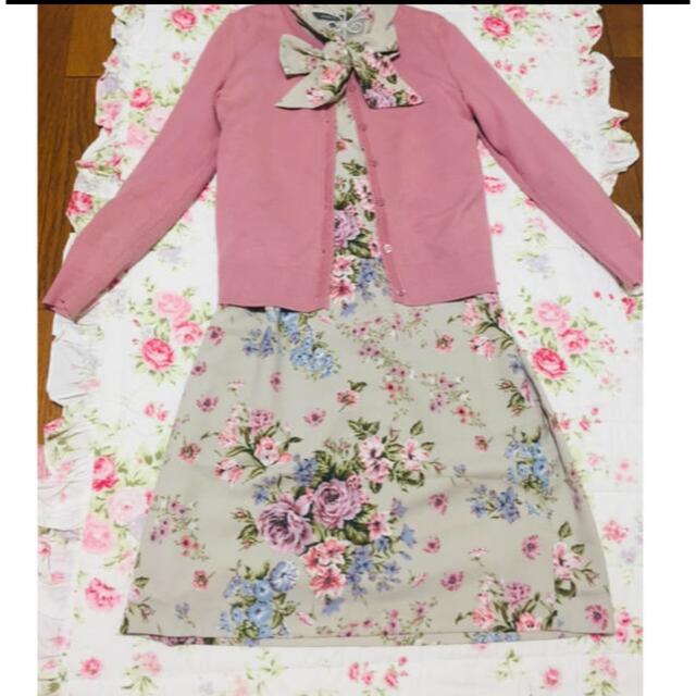 LAURA ASHLEY(ローラアシュレイ)のローラアシュレイ　花柄　ワンピース レディースのワンピース(ひざ丈ワンピース)の商品写真