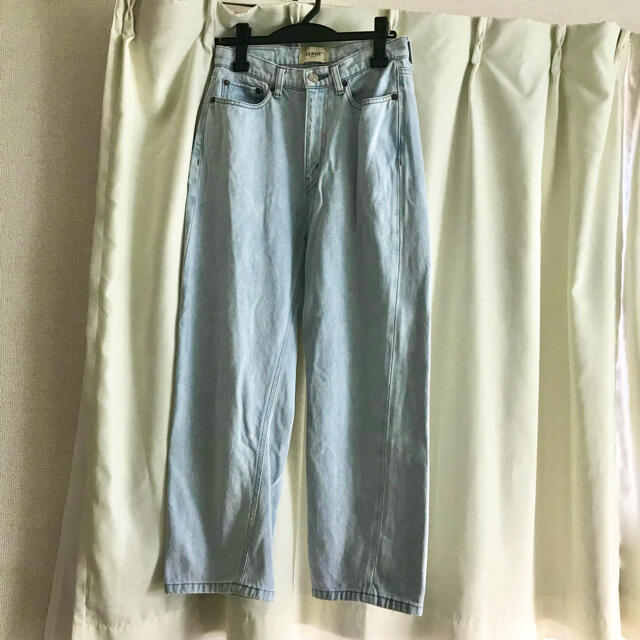 Demi-Luxe BEAMS(デミルクスビームス)のサージデニム 百々千晴コラボ クロップドデニム25 レディースのパンツ(デニム/ジーンズ)の商品写真