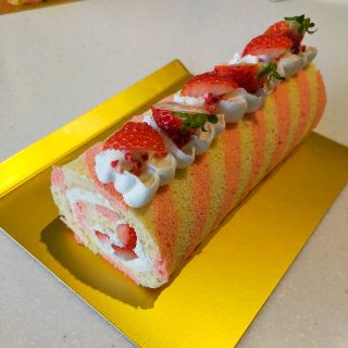 ABCクッキングレシピ　苺のストライプロールケーキ(料理/グルメ)