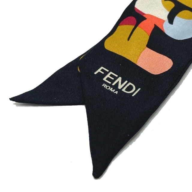 FENDI(フェンディ)のフェンディ マルチカラー ラッピー　ロゴ ツイリー スカーフ ブラック レディースのファッション小物(バンダナ/スカーフ)の商品写真