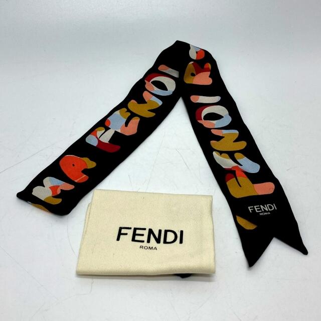 FENDI(フェンディ)のフェンディ マルチカラー ラッピー　ロゴ ツイリー スカーフ ブラック レディースのファッション小物(バンダナ/スカーフ)の商品写真