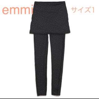 エミアトリエ(emmi atelier)のタイムセール中❗️【美品】emmiyoga エミ ヨガ レギンス  レオパード柄(ヨガ)