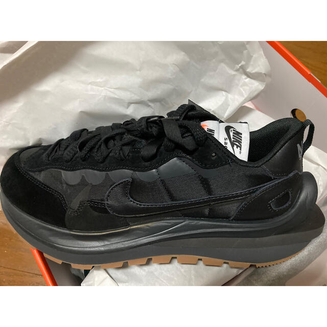 NIKE(ナイキ)の【NIKE × sacai】Vaporwaffle Black and Gum メンズの靴/シューズ(スニーカー)の商品写真