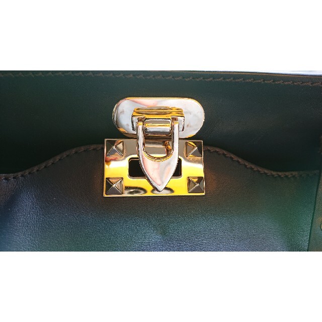 VALENTINO(ヴァレンティノ)のLOVE様専用 値下げ ヴァレンティノロックスタッズバッグ ネイビー レディースのバッグ(ハンドバッグ)の商品写真