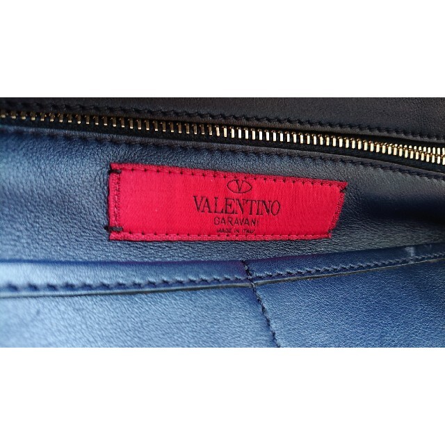 VALENTINO(ヴァレンティノ)のLOVE様専用 値下げ ヴァレンティノロックスタッズバッグ ネイビー レディースのバッグ(ハンドバッグ)の商品写真