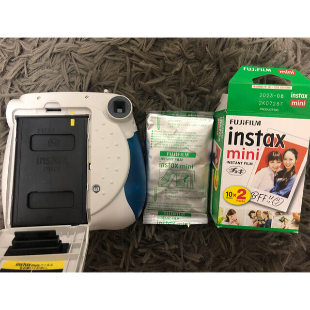 富士フイルム(フジフイルム)のFUJI FILM チェキ  INSTAX MINI7 フィルム付き スマホ/家電/カメラのスマホ/家電/カメラ その他(その他)の商品写真