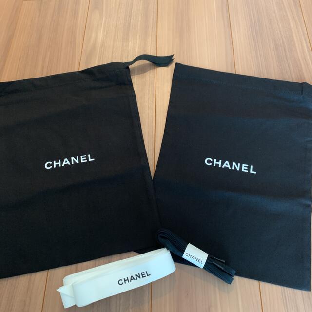 CHANEL(シャネル)の【新品美品】CHANEL シャネル 保存袋　靴紐&リボン付き！ レディースのバッグ(ショップ袋)の商品写真