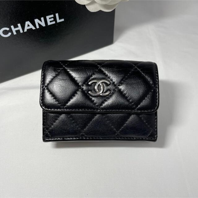 CHANEL(シャネル)の【美品】CHANEL シャネル　マトラッセ　ラムスキン　三つ折り　黒　財布 レディースのファッション小物(財布)の商品写真