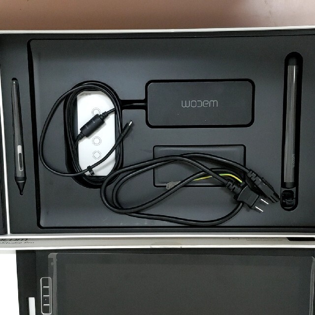 Wacom(ワコム)のワコム　mobilestudio　dth-w1620m/k0　i5　16インチ スマホ/家電/カメラのPC/タブレット(タブレット)の商品写真