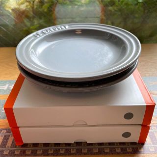 ルクルーゼ(LE CREUSET)の15cmラウンドプレート　ミストグレー2枚セット　ル・クルーゼルクルーゼ(食器)