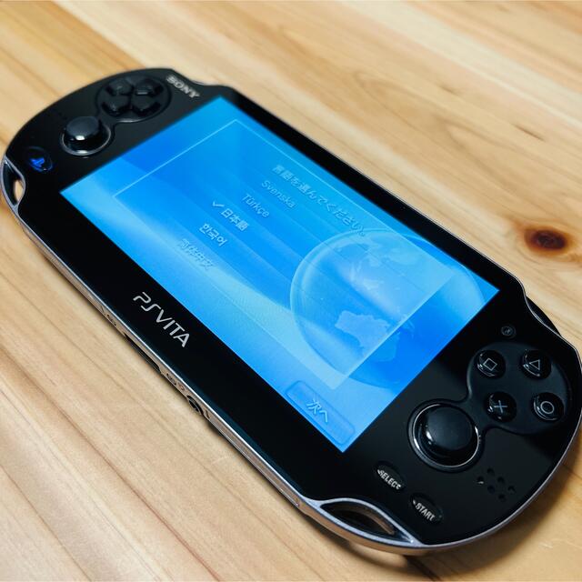 PlayStation Vita(プレイステーションヴィータ)のps vita PCH-1100 3G/Wifi 動作確認済 おまけソフト付 エンタメ/ホビーのゲームソフト/ゲーム機本体(携帯用ゲーム機本体)の商品写真