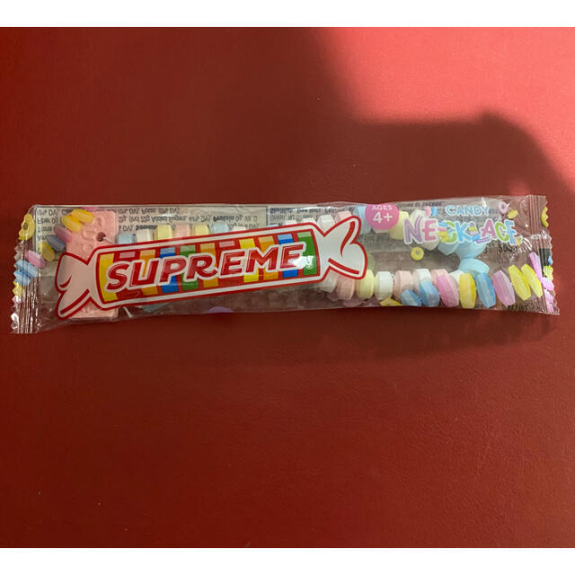 Supreme(シュプリーム)のsupreme シュプリーム　ノベルティー　ラムネ菓子　ネックレス 食品/飲料/酒の食品(菓子/デザート)の商品写真