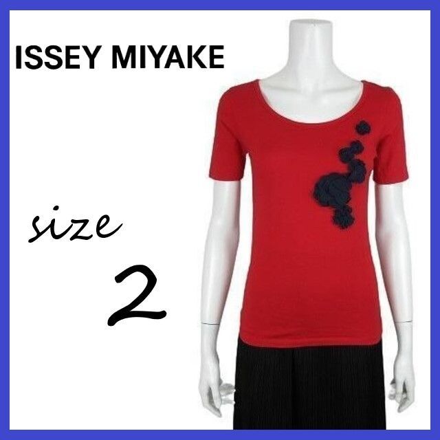 ISSEY MIYAKE(イッセイミヤケ)のイッセイミヤケ ISSEY MIYAKE フラワー 装飾 Tシャツ カットソー レディースのトップス(Tシャツ(半袖/袖なし))の商品写真