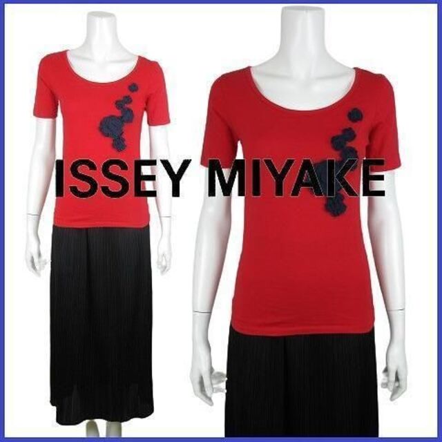 ISSEY MIYAKE(イッセイミヤケ)のイッセイミヤケ ISSEY MIYAKE フラワー 装飾 Tシャツ カットソー レディースのトップス(Tシャツ(半袖/袖なし))の商品写真