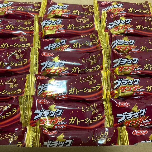 コストコ(コストコ)のブラックサンダーガトーショコラ味　7個 食品/飲料/酒の食品(菓子/デザート)の商品写真