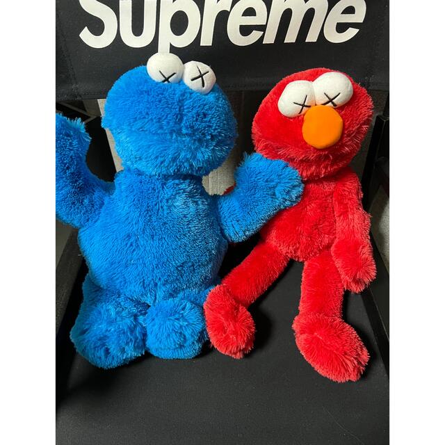 kaws エルモ　クッキーモンスター