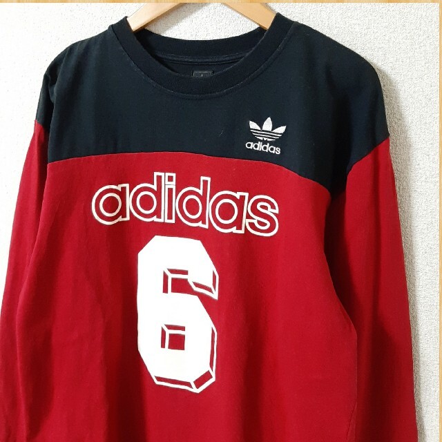 adidas(アディダス)のadidas アディダス 長袖Tシャツ M トレフォイル 刺繍 赤×黒 ロンT メンズのトップス(Tシャツ/カットソー(七分/長袖))の商品写真