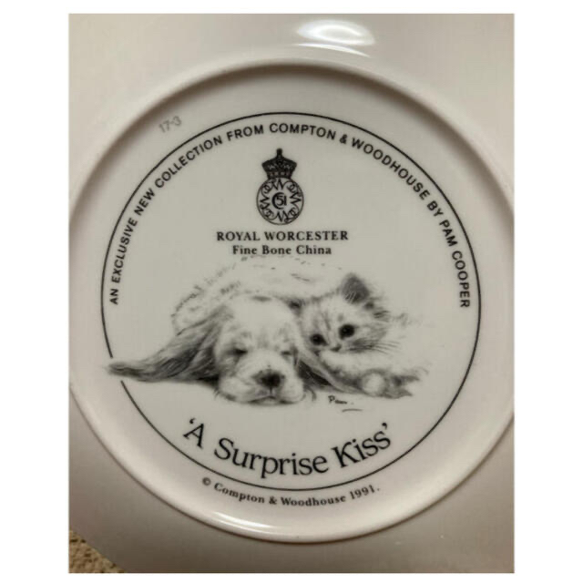 ロイヤルウースター社A Surprise Kiss 猫犬 飾り皿 ねこ ネコ